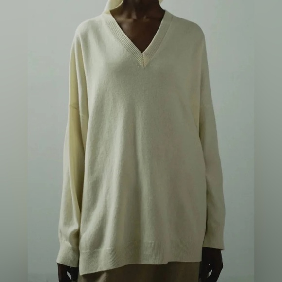 Cordera Cashmere Wool V-Neck Sweater Cream - One Size Slow Fashion - Picture 3 of 4